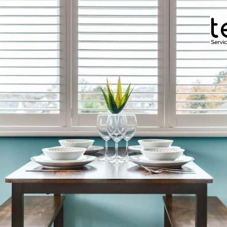 Stylish 1 Bed Apt , Central , Pkg, Perfect For Long Stays Egham Extérieur photo