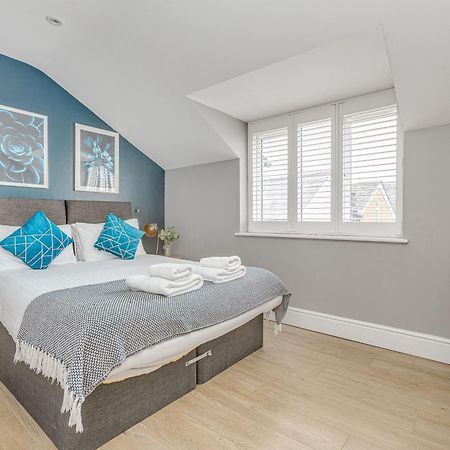 Stylish 1 Bed Apt , Central , Pkg, Perfect For Long Stays Egham Extérieur photo