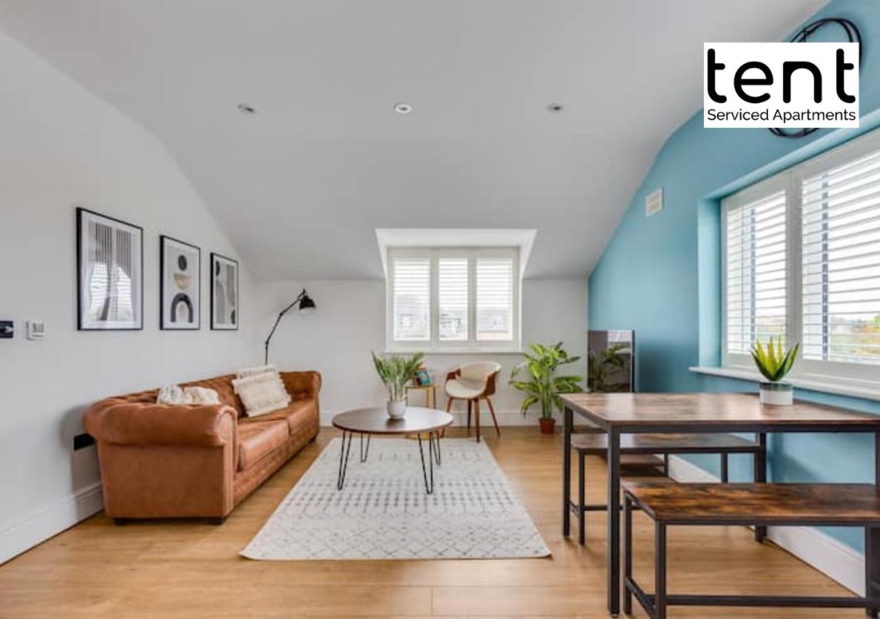 Stylish 1 Bed Apt , Central , Pkg, Perfect For Long Stays Egham Extérieur photo