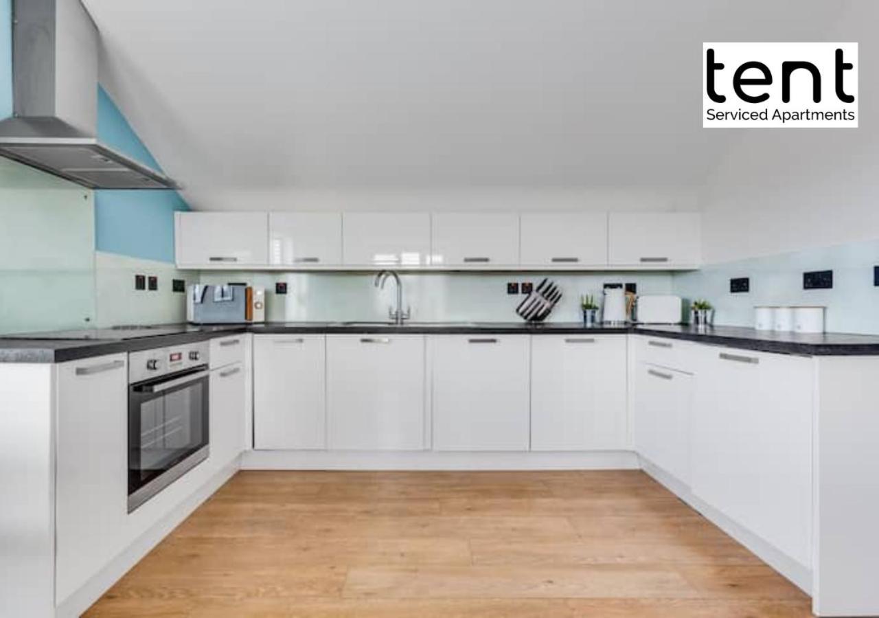 Stylish 1 Bed Apt , Central , Pkg, Perfect For Long Stays Egham Extérieur photo