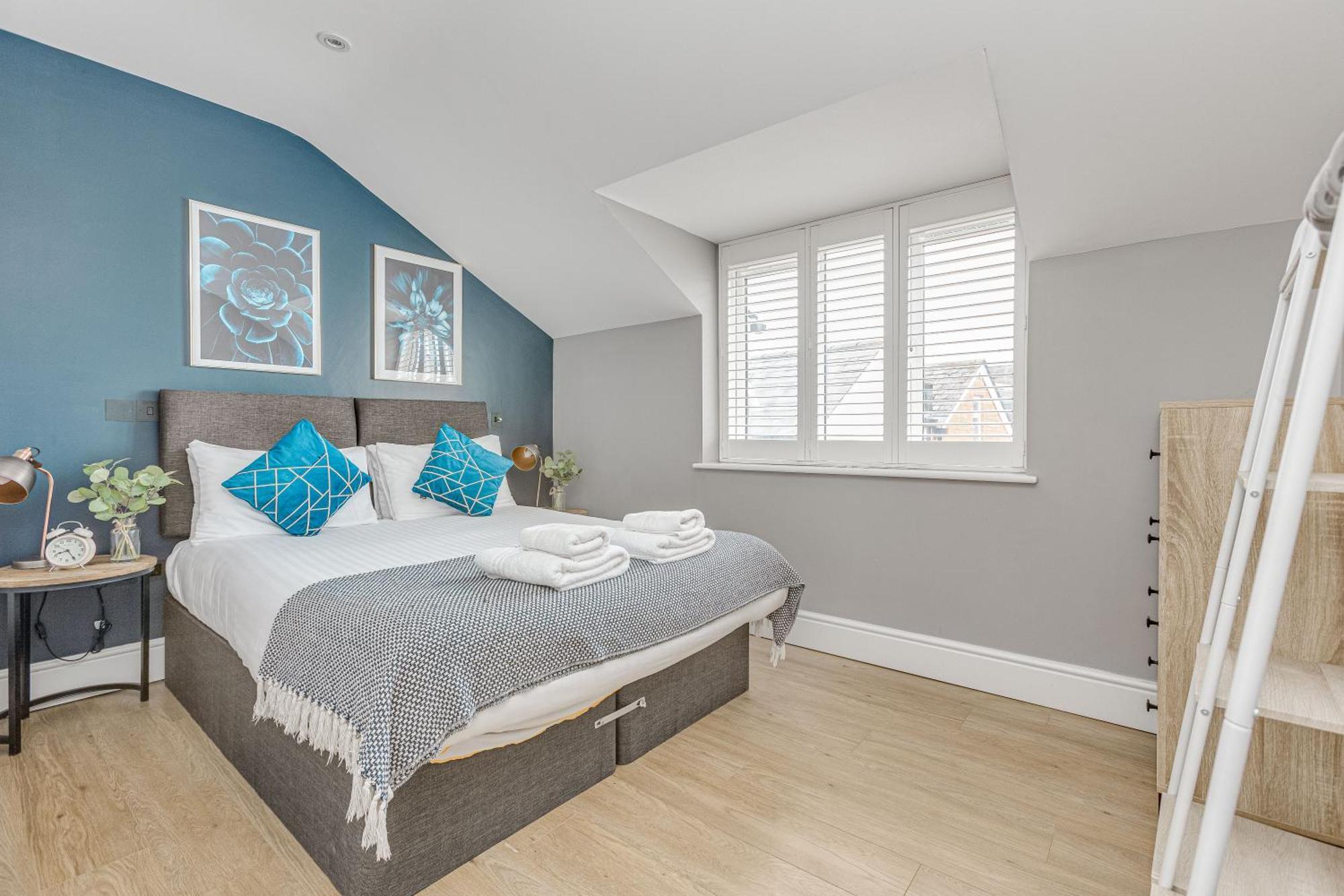 Stylish 1 Bed Apt , Central , Pkg, Perfect For Long Stays Egham Extérieur photo